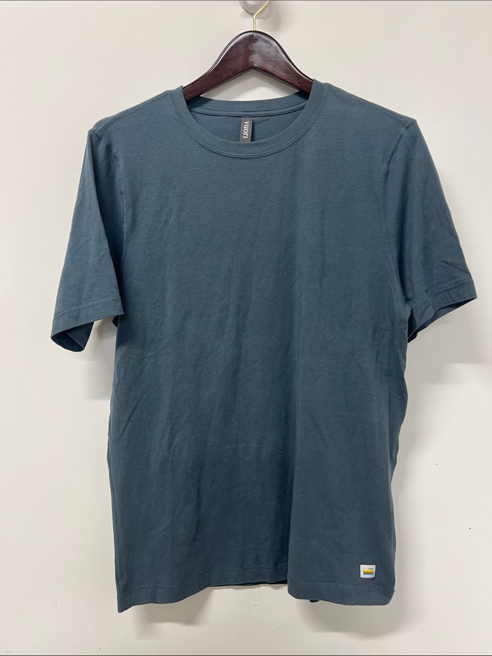 Men's Vuori Tuvalu T Shirt Misty Blue Medium Short Sleeve NWOT